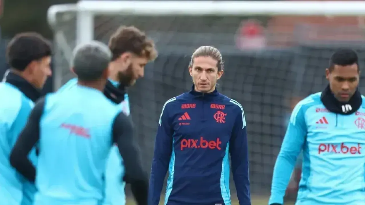 o técnico Filipe Luís, que foi lateral esqueda, fará improvisação forçada na posicão para o clássico 