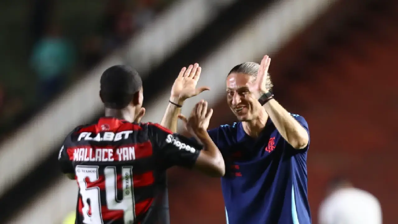 Filipe Luís vem conquistando bons resultados e elogios pelo trabalho realizado no comando do Mengão. ( Foto: Flamengo)