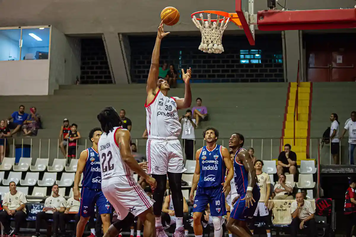 Em duelo equilibrado, Flamengo vence Fortaleza por 84 a 79 pelo NBB