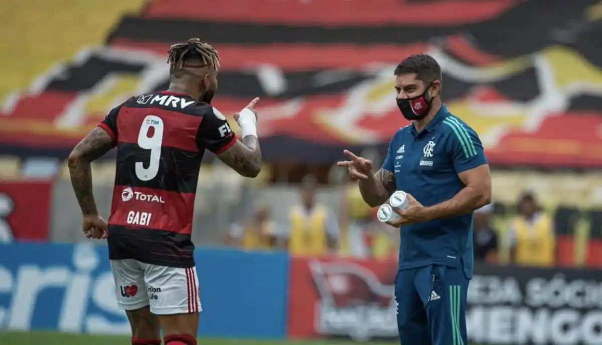 Ex-Flamengo quebra o silêncio e detona o clube em entrevista