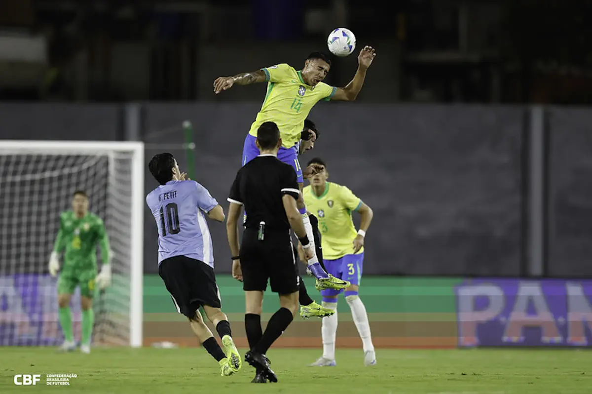 Iago é uma das grandes promessas da base do Flamengo e foi campeão da Libertadores e Mundial sub-20 com o clube em 2024! Foto: CBF