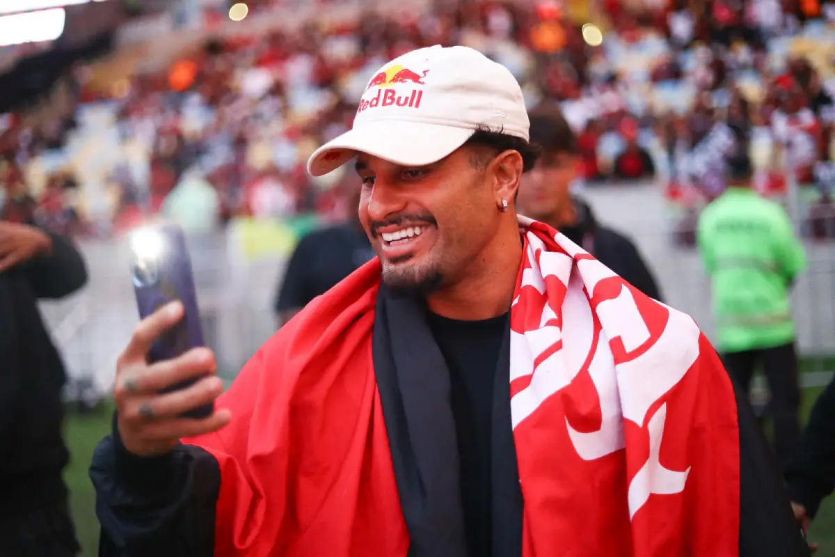 Torcedor do Flamengo, Italo Ferreira é eliminado na primeira etapa do Circuito Mundial de Surfe - Foto: Gilvan de Souza/Flamengo