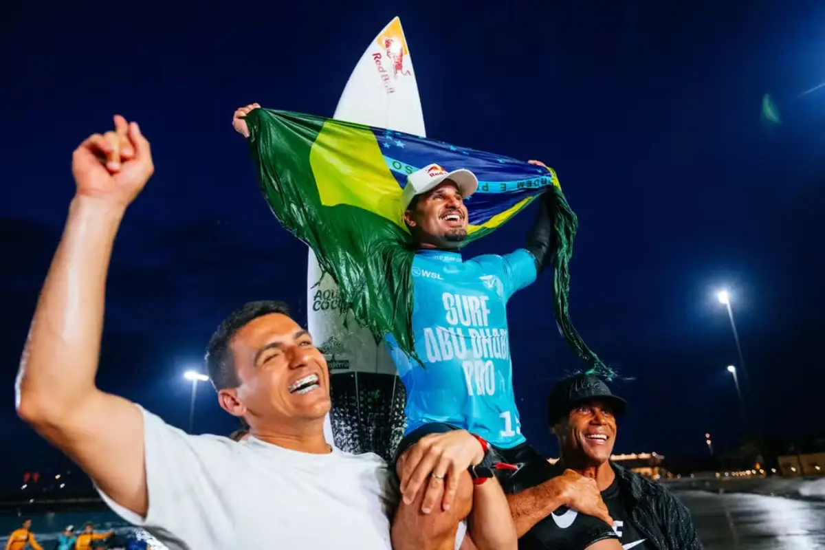 Torcedor do Flamengo, Ítalo Ferreira conquista título nas piscinas em Abu Dhabi e é número 1 do mundo - Foto: Reprodução/WSL