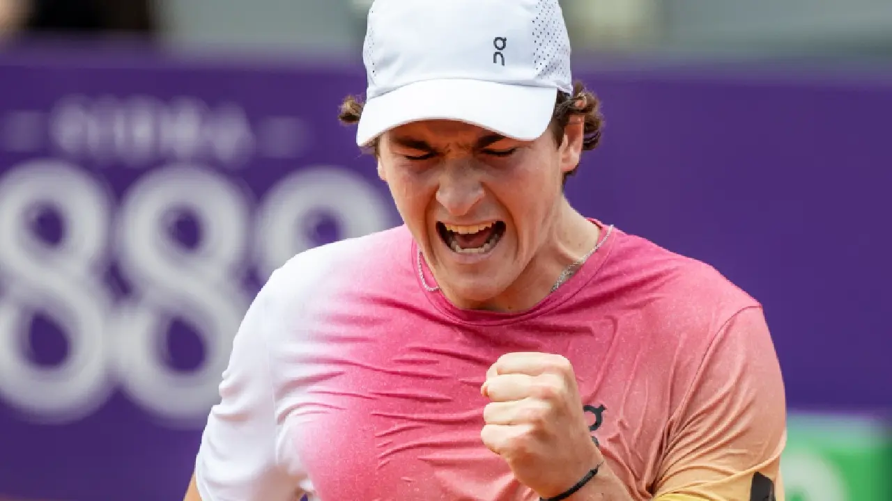 João Fonseca enfrenta na primeira rodada o americano Learner Tien, tenista que derrotou na final do Next Gen ATP Finals (Foto: Reprodução)