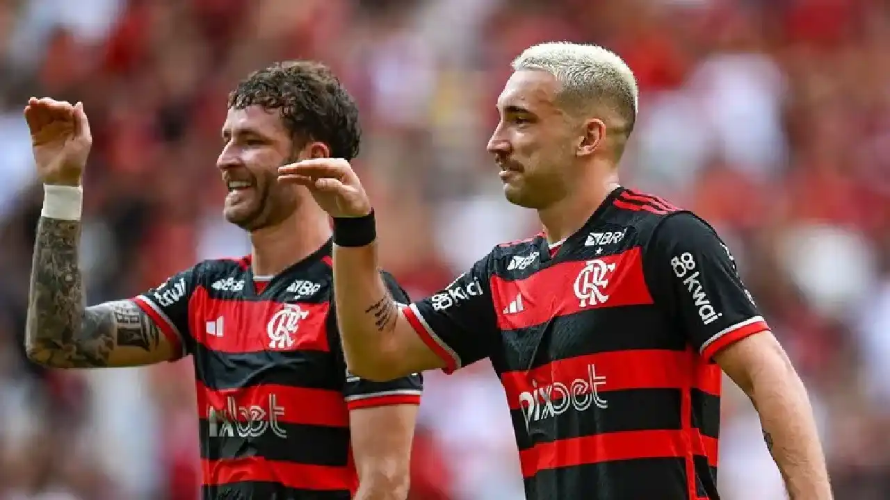 Zico elogia desempenho de Léo Ortiz e destaca zagueiro como um dos principais nomes do elenco rubro-negro - foto: Flamengo