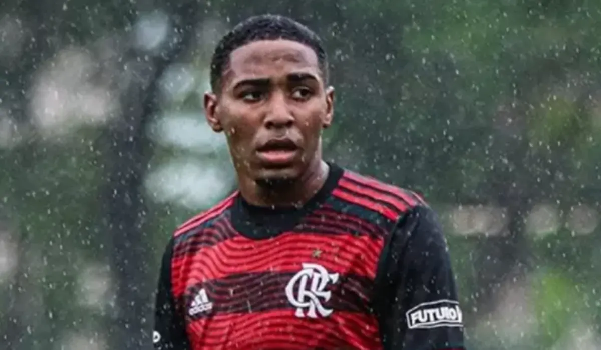 Lorran treina separado do elenco principal do Flamengo após recusas de transferências e segue no sub-20 do clube - foto: reprodução