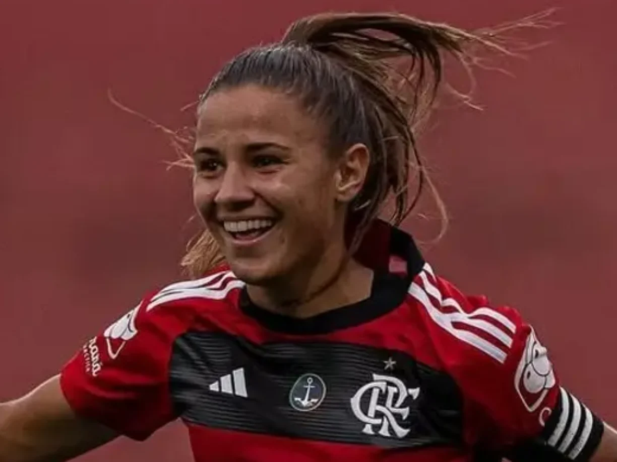  Mariana Fernandes comemora seu primeiro gol pelo profissional do Flamengo em partida contra o Pérolas Negras. ( Foto /Flamengo ) 