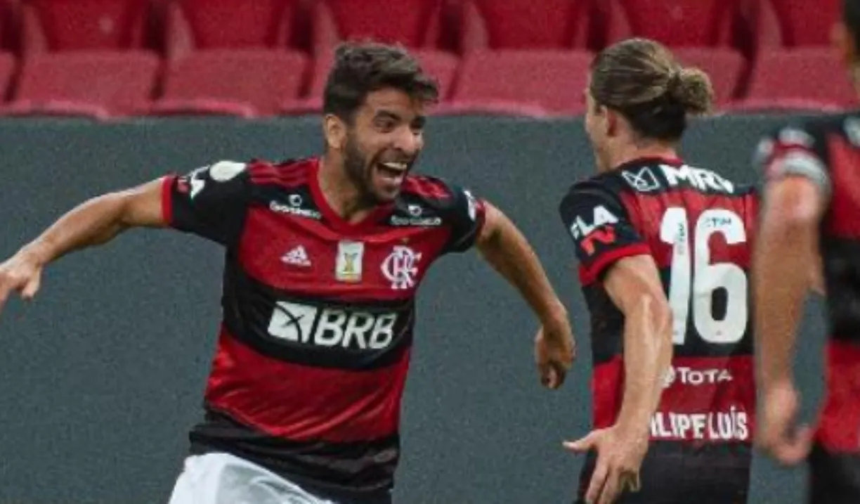 Pepê, ex-Flamengo e Grêmio, reforça o meio-campo do Vitória e aguarda regularização para estrear. ( Foto/Flamengo )