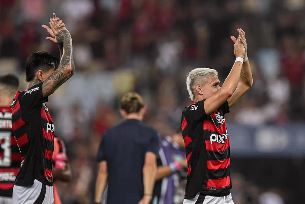 Jornalista defende a promoção de Luiz Araújo ao time titular do Flamengo com a lesão de Bruno Henrique - Foto: Paula Reis/Flamengo