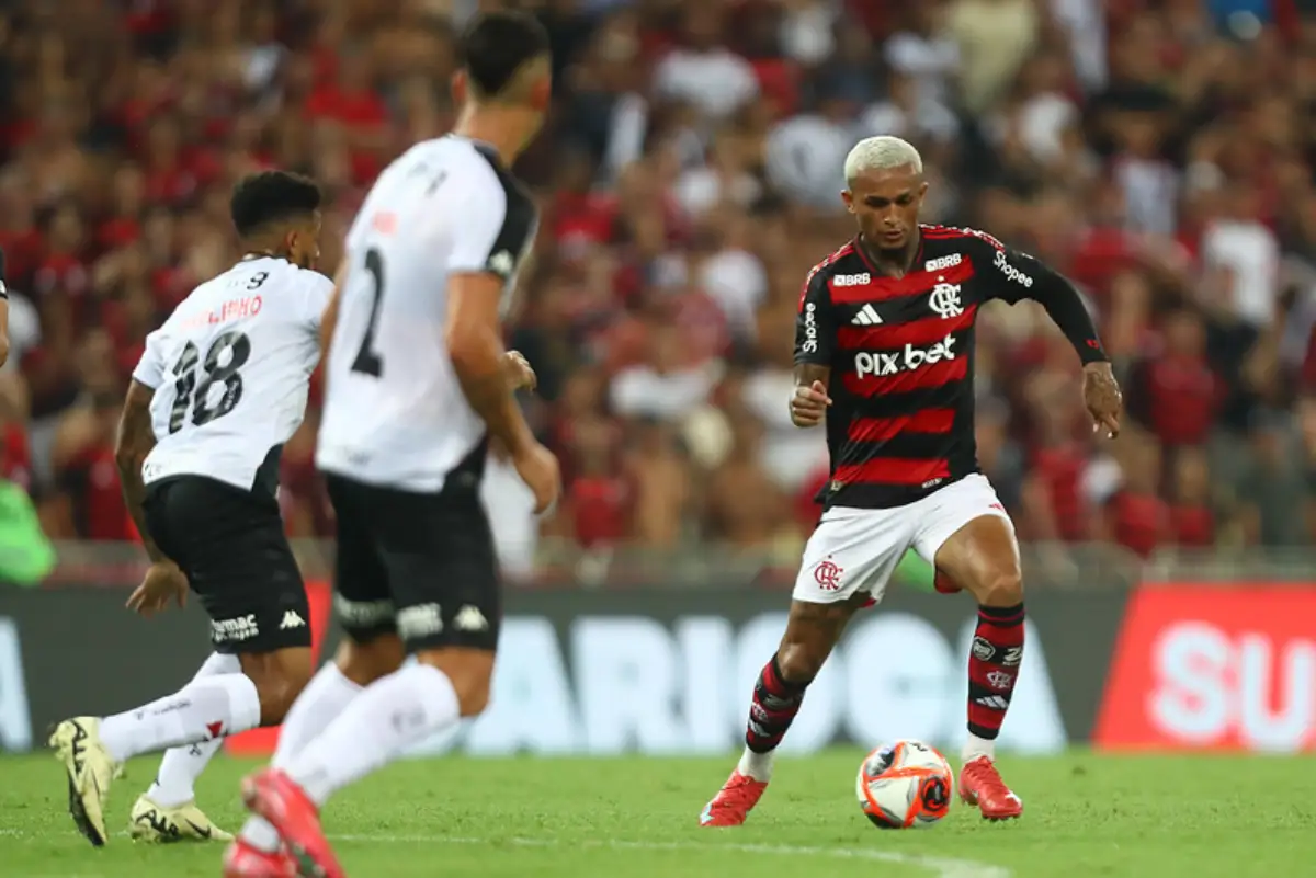 Ex-jogador detona Wesley, do Flamengo, após passe de letra com Matheus Gonçalves contra o Vasco (Reprodução/ Flamengo)