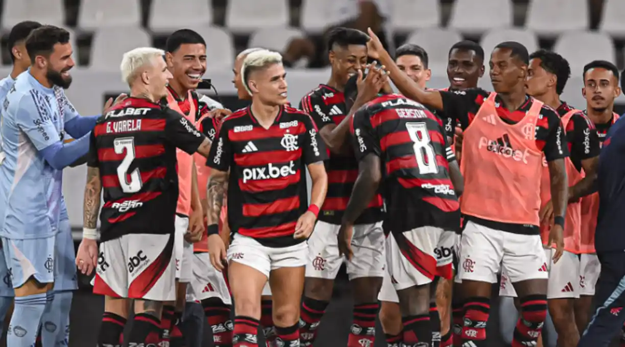 Caio Ribeiro destaca o trabalho de Filipe Luís no Flamengo e elogia Wesley, Léo Ortiz e a vitória contra o Fluminense no Campeonato Carioca. ( Foto/ Flamengo ) 