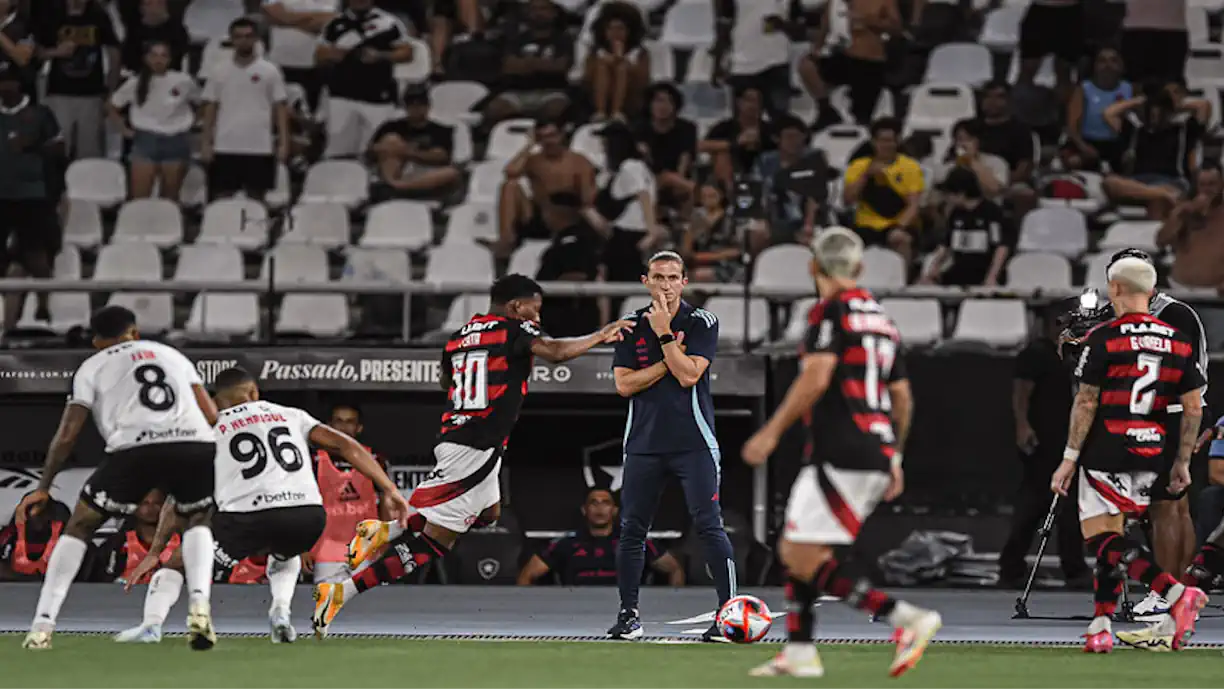 Jornalista destaca que Flamengo foi superior ao Vasco e aponta: "Jogo poderia ser em Marte"