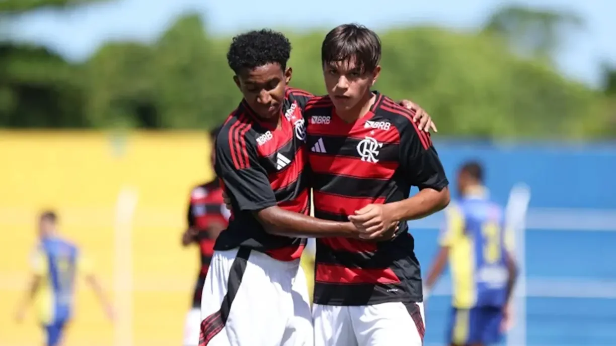 Além de bater o América-MG, o Flamengo aplicou goleada de 5 a 1 sobre o Porto Vitória, do Espírito Santo, na Gávela, pela primeira fase da Copa do Brasil Sub-17