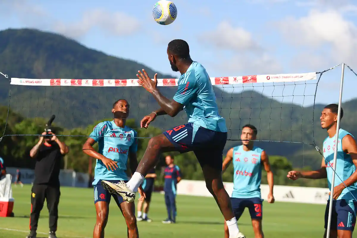  segundo a programação do Flamengo, o elenco se apresenta a partir das 15h (horário de Brasília) desta terça-feira (11). Foto: Gilvan de Souza/CRF