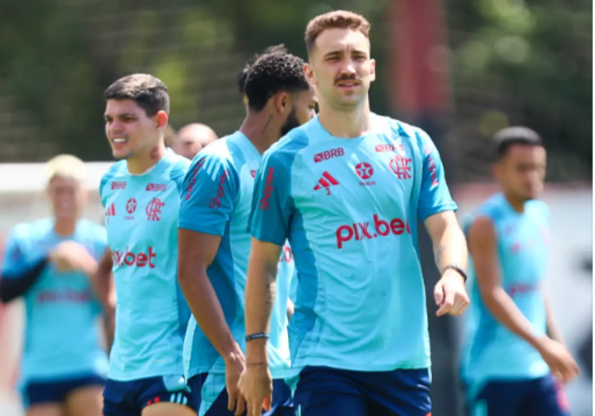 O treinador do Flamengo começa a preparação para a partida decisiva do Cariocão 2025 neste Domingo ( Foto/Flamengo ) 