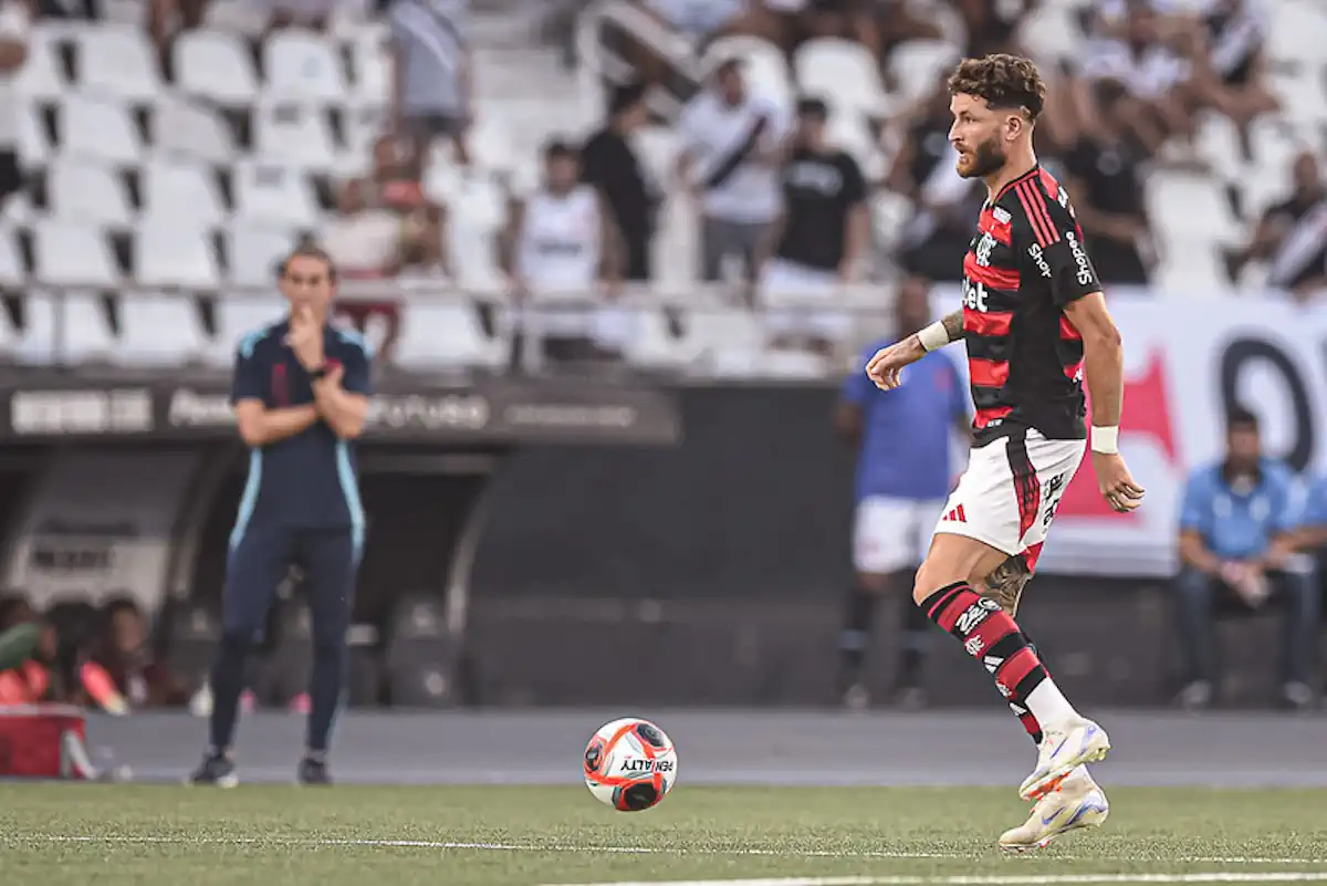 Leo Pereira solta o verbo e fala em hipocrisia do Vasco com relação ao mandao de campo