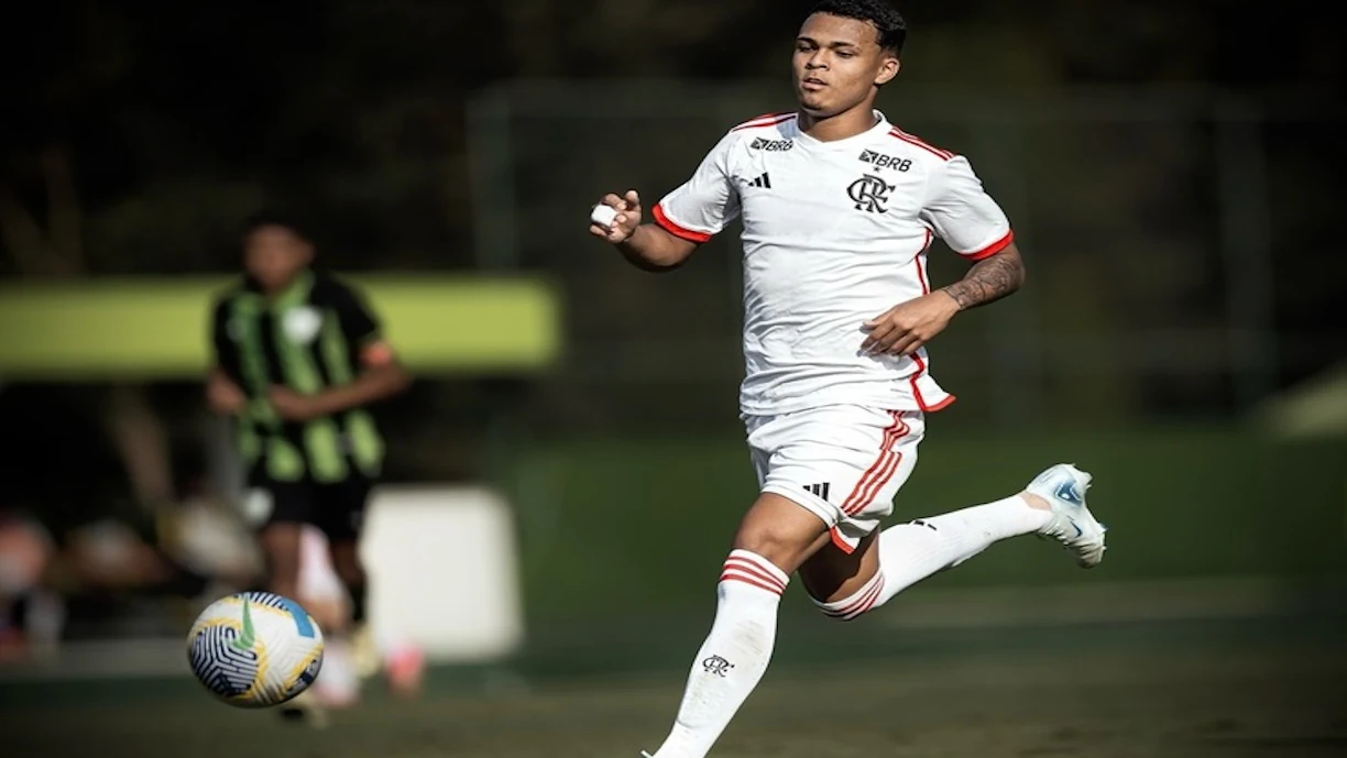 Filipe Luís relaciona joia do sub-17 para compor elenco no clássico entre Flamengo x Vasco, neste sábado (1), pelo Carioca ( Reprodução/ Flamengo)