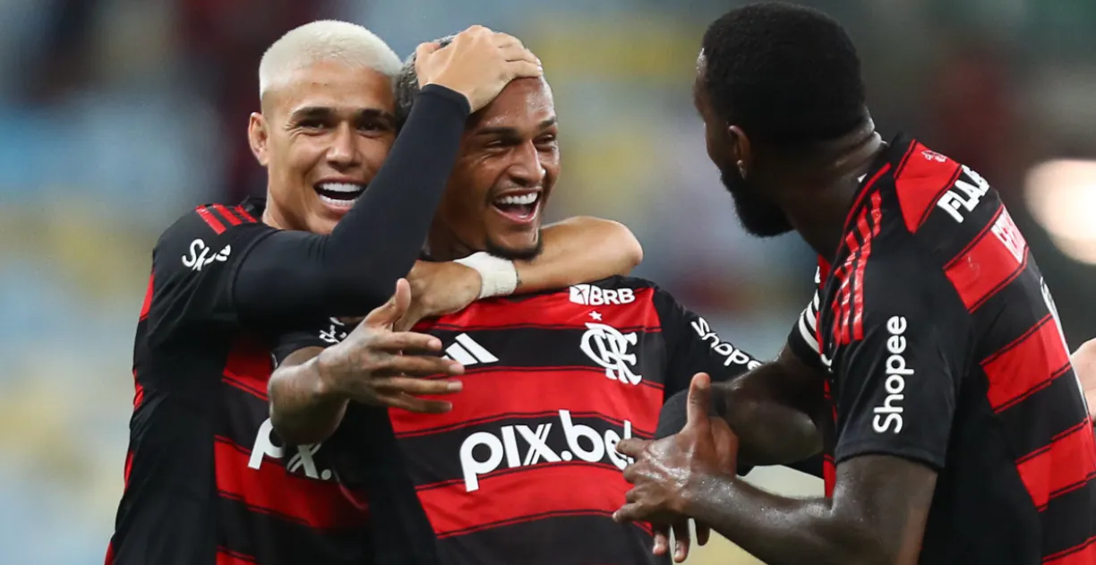 O lateral do Flamengo tem sido um dos grandes destaques do Mais Querido em 24/25 sob o comando de Filipe Luis ( Foto/ Flamengo ) 