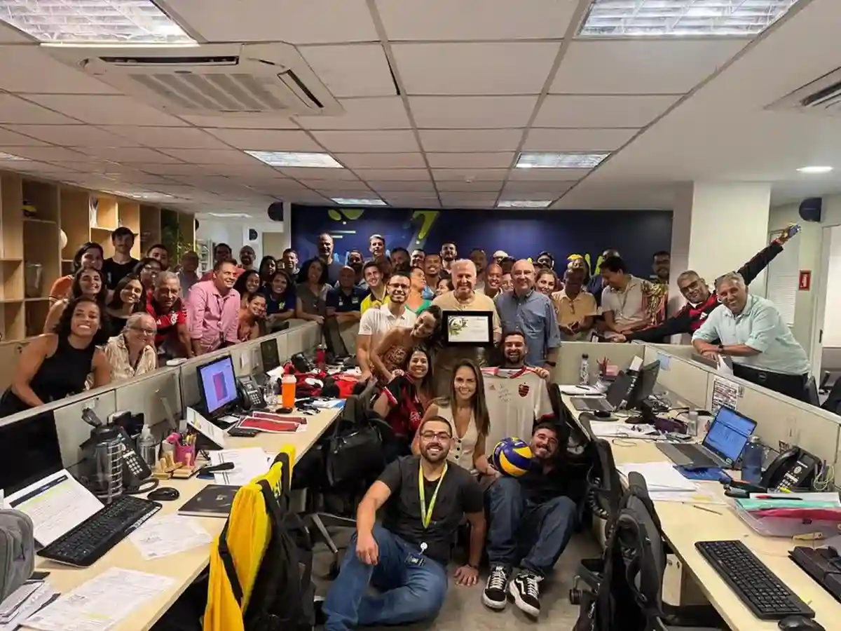 Ídolo máximo do Flamengo, Zico é homenageado por seus feitos no esporte pela CBV - Foto: Reprodução/Instagram